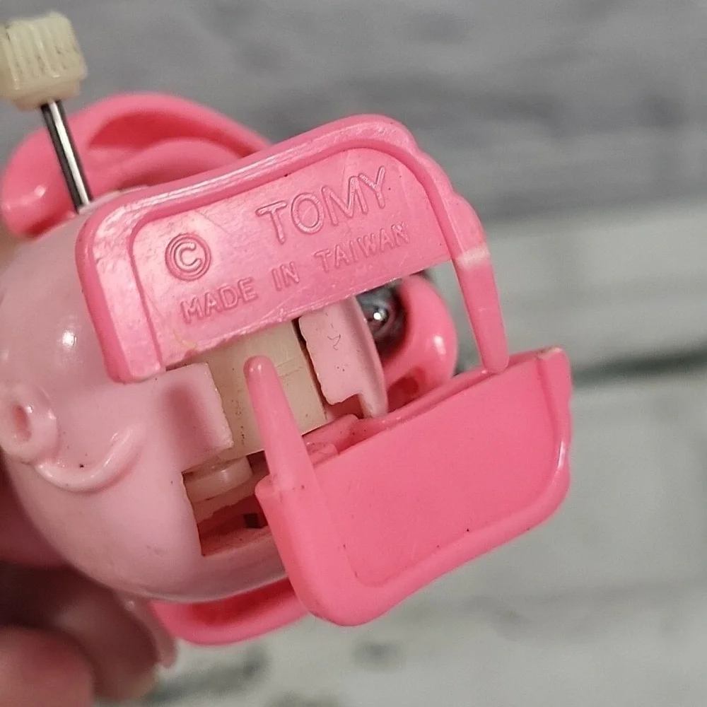 Vintage TOMY Wind Up Toy Pink Pig With Xylophone Not‎ So Grand Band 1980s